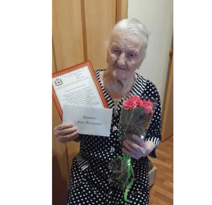 100-летний юбилей отметила жительница Московского района, Ветеран Великой Отечественной войны, труженик тыла Баляева Анна Васильевна.